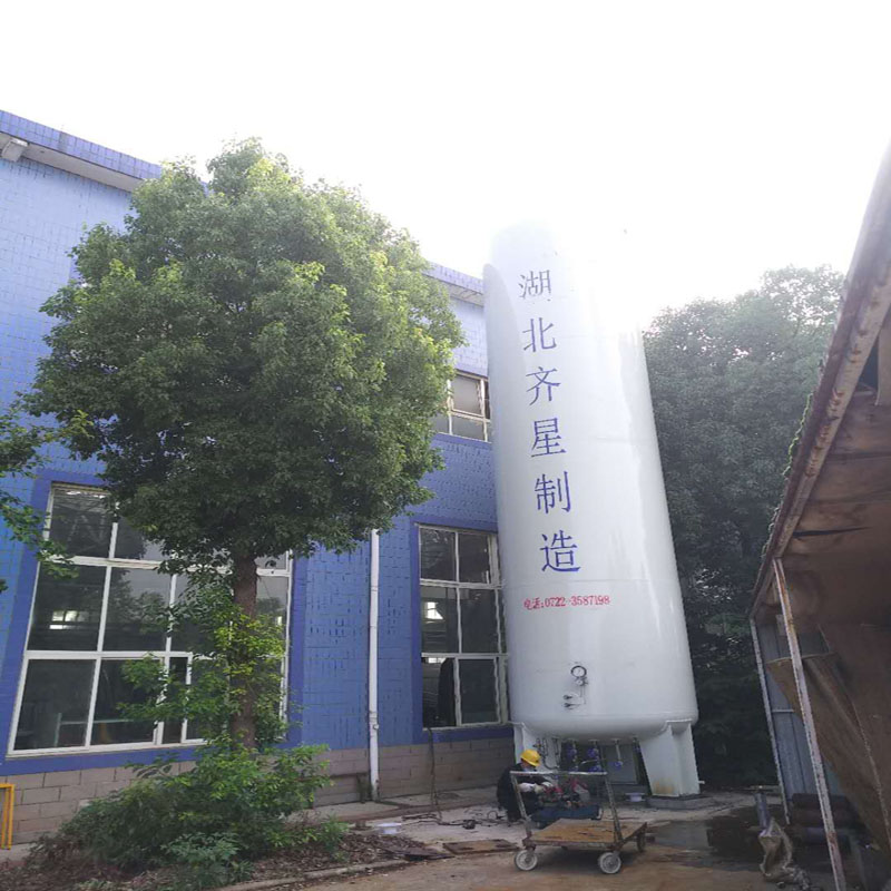液態(tài)二氧化碳儲罐圖片
