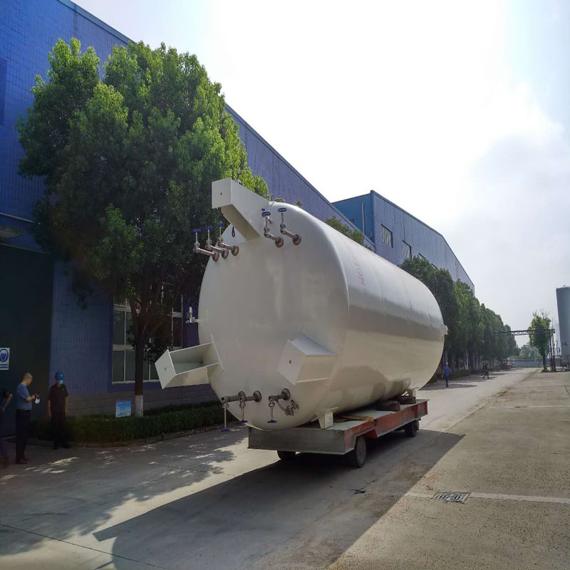 液態(tài)二氧化碳儲罐圖片