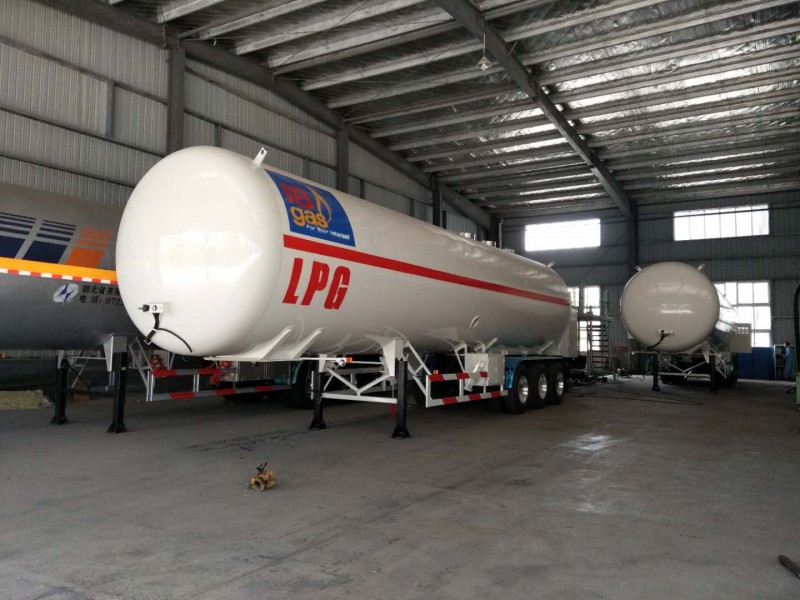 液化氣加氣車(chē)半掛帶泵電機(jī)液化氣槽罐車(chē)圖片