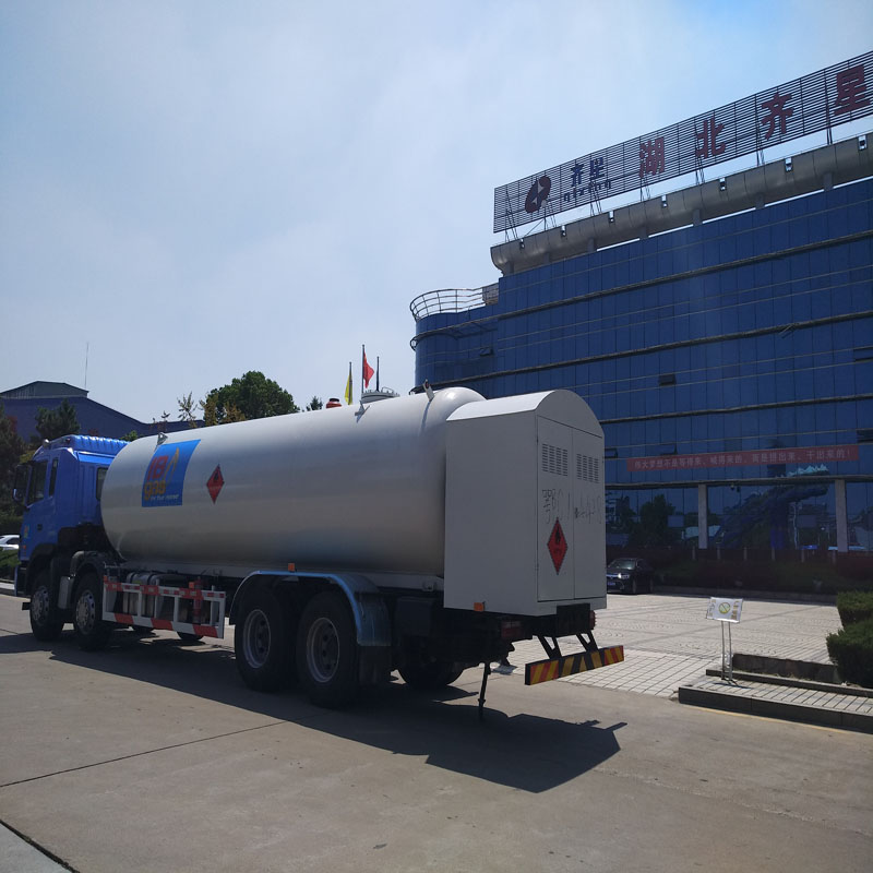 液化氣加氣車(chē)半掛帶泵電機(jī)液化氣槽罐車(chē)圖片