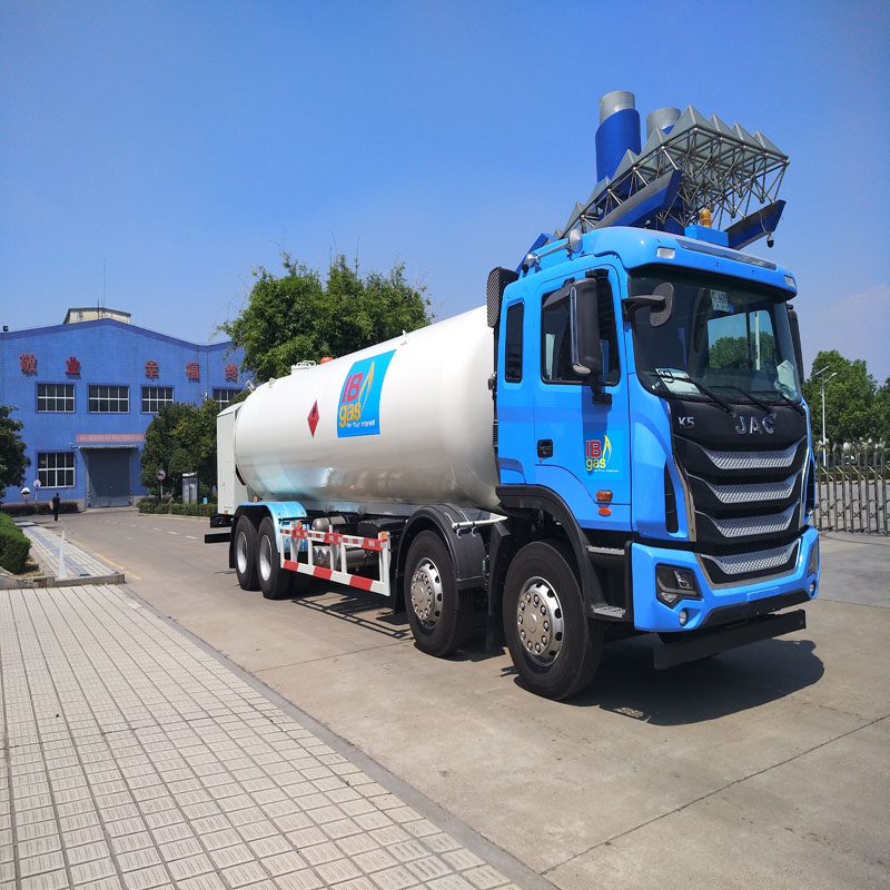 液化氣加氣車(chē)半掛帶泵電機(jī)液化氣槽罐車(chē)圖片