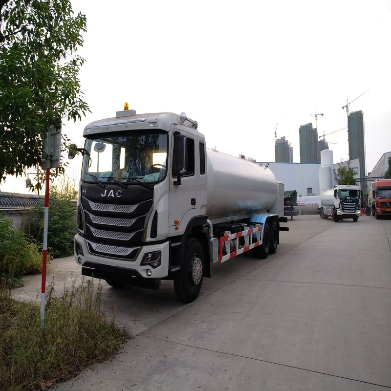 液化氣加氣車(chē)半掛帶泵電機(jī)液化氣槽罐車(chē)圖片