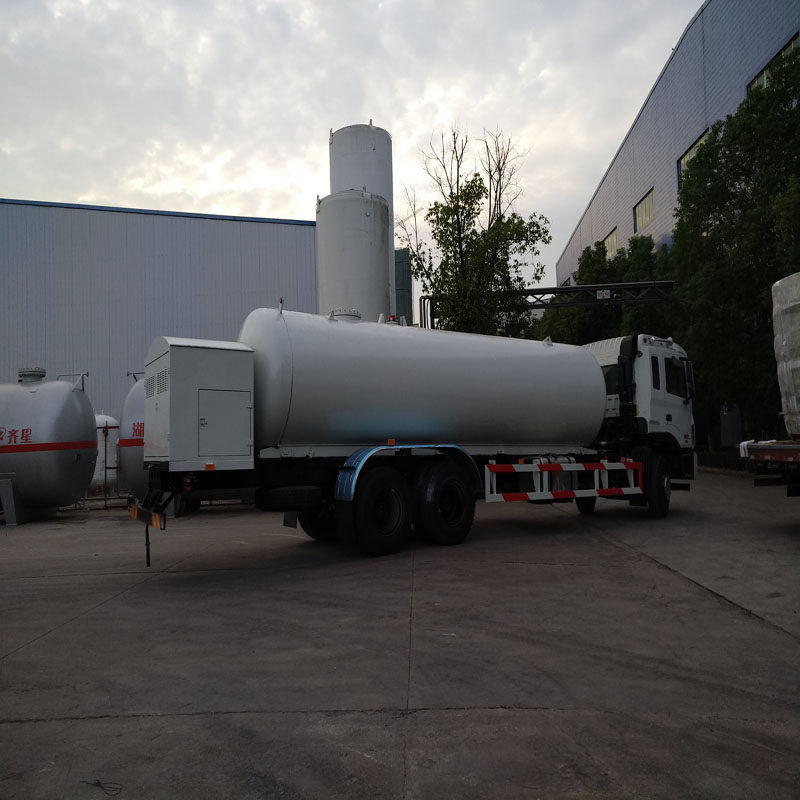 液化氣加氣車(chē)半掛帶泵電機(jī)液化氣槽罐車(chē)圖片