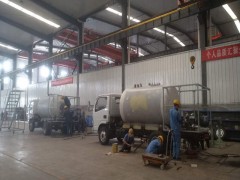 液化氣加氣車加急生產(chǎn)中：預(yù)備出口發(fā)貨