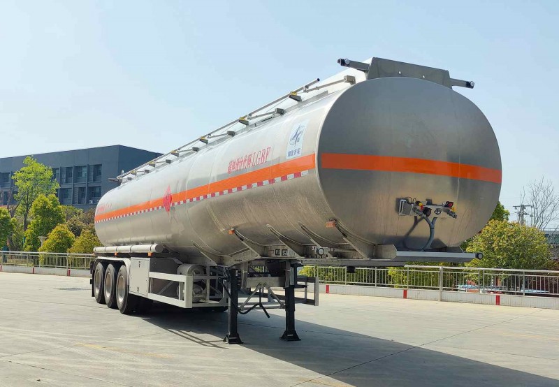 QXC9401GYY型鋁合金運油半掛車圖片